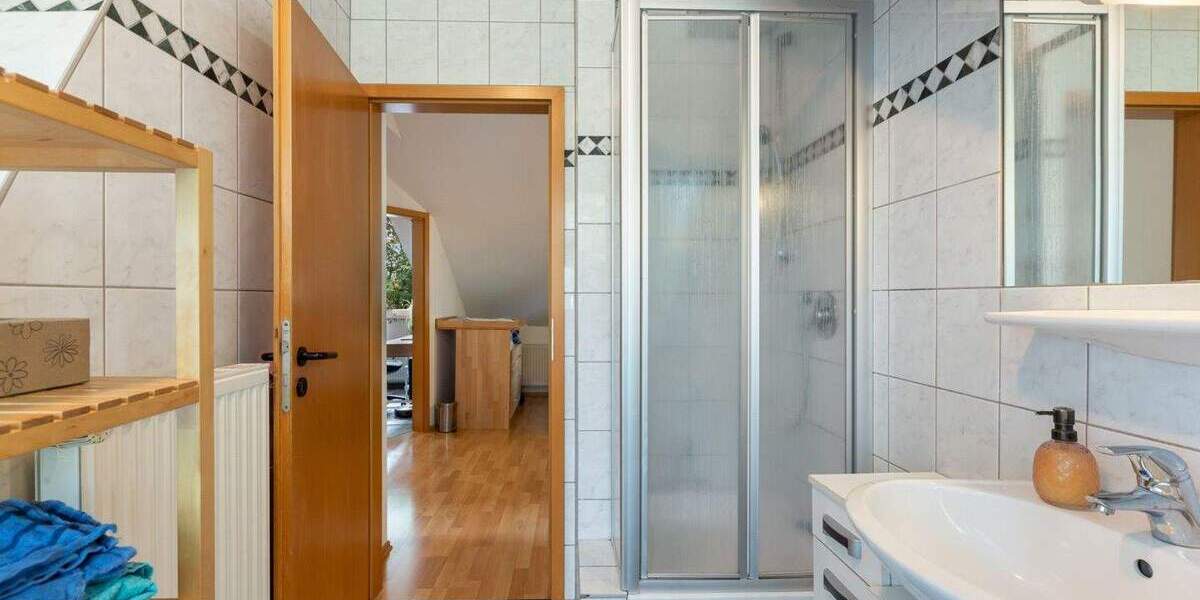 Etagenwohnung Bonn Oberkassel - 3 Zimmer, 74 m&sup2;, 265.000&euro; | Angebot:24725646