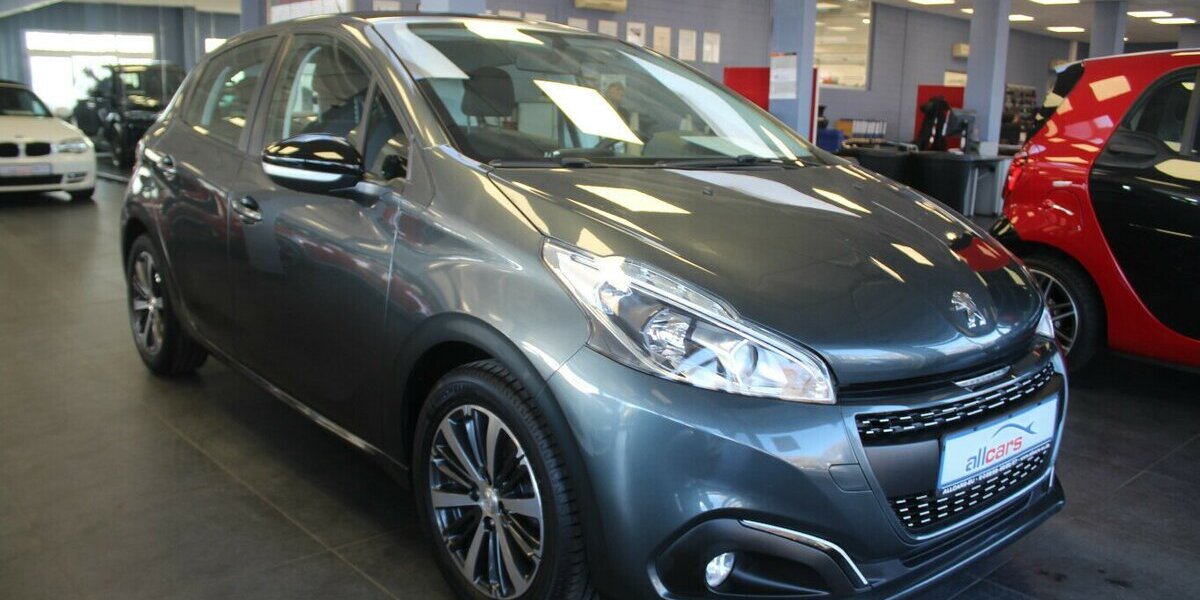 Peugeot 208 PureTech 82 Style - Panorama - 88.339 km 7.980 &euro; Euskirchen 53881