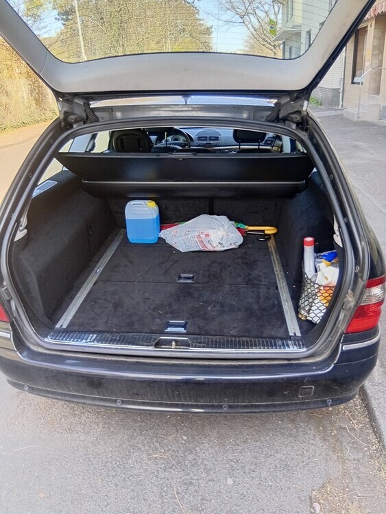 Mercedes-Benz E 280 Combi 4 Matic 271.788 km 3.400 € Köln 50667