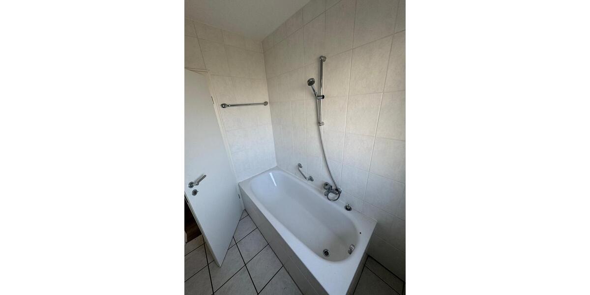 Etagenwohnung Sankt Augustin - 5 Zimmer, 132 m&sup2;, 2.000&euro; | Angebot:25803933