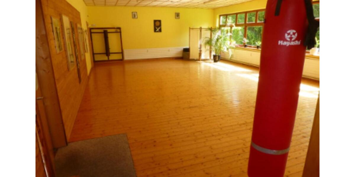 Sporthalle Kursraum Gymnastikraum Yoga Fitness zimmer