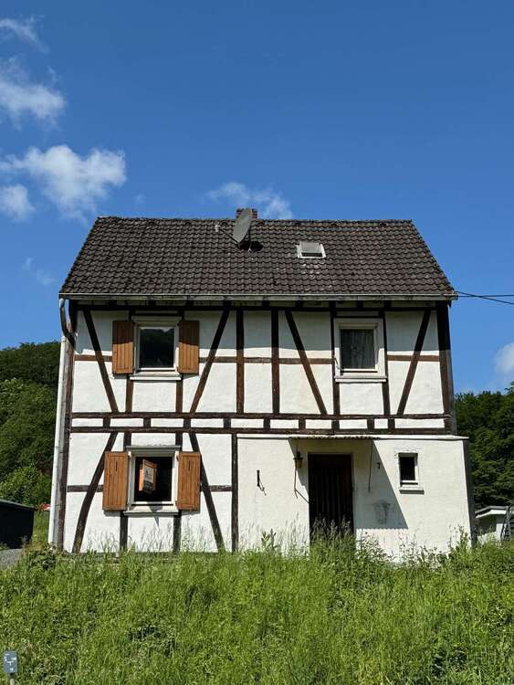 Haus zum Kaufen in Eitorf 82.000 € 158 m²