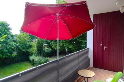 Großzügige 6-Zimmer Wohnung mit Balkon und Gartenmitbenutzung, ruhige und grüne Wohnlage, kleine Eigentümergemeinschaft, 2 TG-Stellplätze 6 zimmer