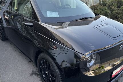 Honda e 41.068 km 16.490 € Brühl 50321