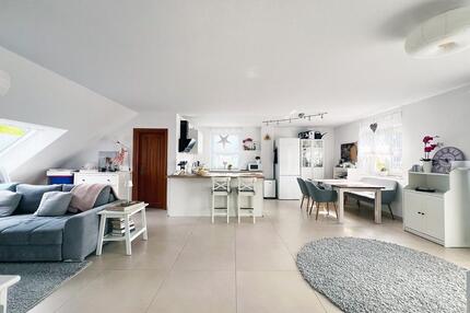 Über den Dächern. Unter den Sternen: 2-Zimmer-Maisonette mit Dachterrasse & Charakter