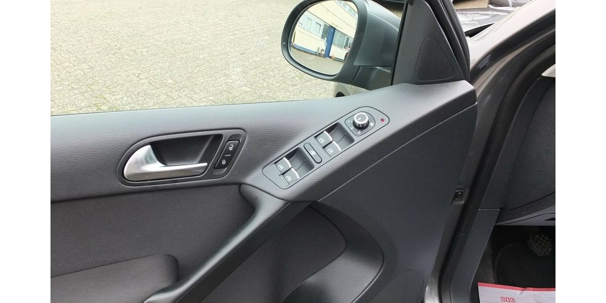 VW Tiguan TEAM orig.ATM ca 52 tkm XENON AHK PARKPILOT 112.432 km 9.908 &euro; Köln 50858