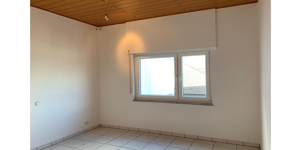 Etagenwohnung Königswinter - 4 Zimmer, 135 m&sup2;, 990&euro; | Angebot:26309168