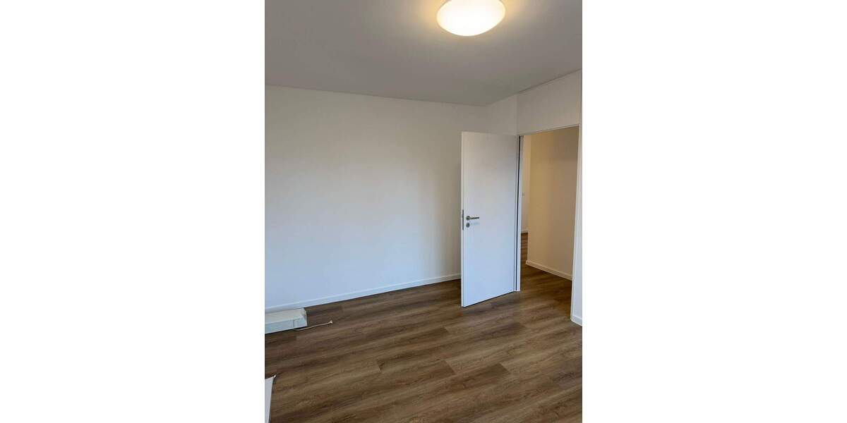 Etagenwohnung Köln Westhoven - 3 Zimmer, 96 m&sup2;, 1.400&euro; | Angebot:24702074