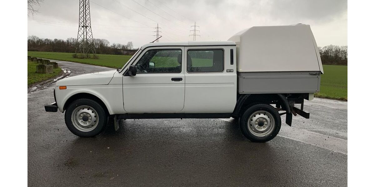 Lada Niva 14.200 km 13.900 &euro; Frechen 50226