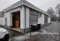 Ideal für Ihren Handwerksbetrieb Hallenfläche mit Büro und 3 Stellplätzen, verkehrsgünstige Lage