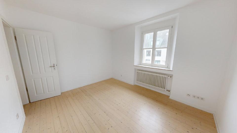 Einfamilienhaus Erftstadt - 7 Zimmer, 200 m&sup2;, 2.000&euro; | Angebot:24432275