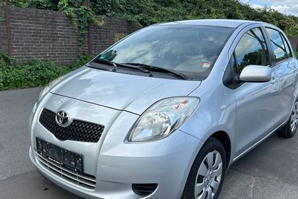 Toyota Yaris 105.000 km 3.300 € Köln 50739
