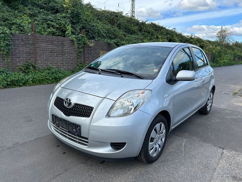 Toyota Yaris 105.000 km 3.300 € Köln 50739