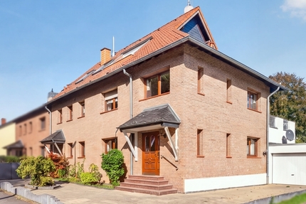 Platz für drei Generationen: Dreifamilienhaus mit Garten in Köln-Immendorf - Haus Köln Rodenkirchen | Angebot:27665743