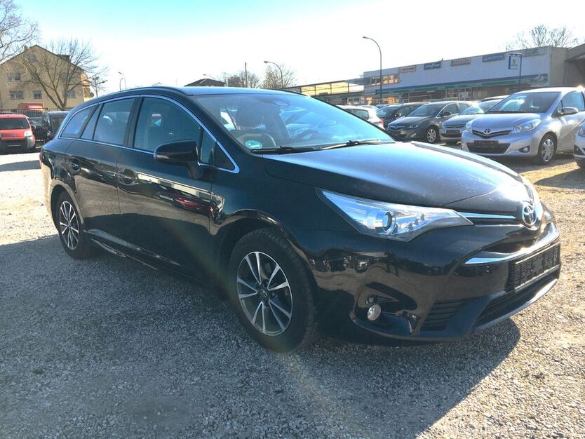Toyota Avensis 191.000 km 7.999 € Bonn 53227