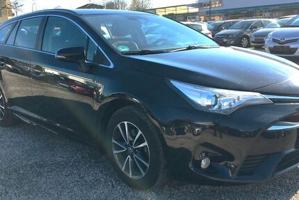 Toyota Avensis 191.000 km 8.199 € Bonn 53227
