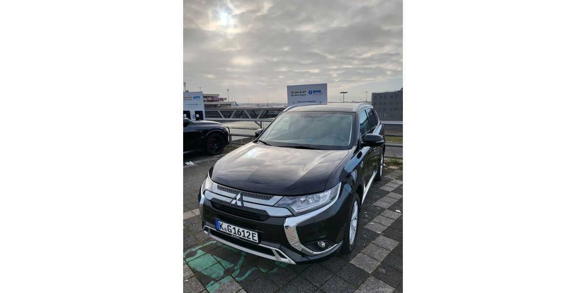 Mitsubishi Plug-in Hybrid Outlander 95.000 km 18.500 &euro; Köln 50859