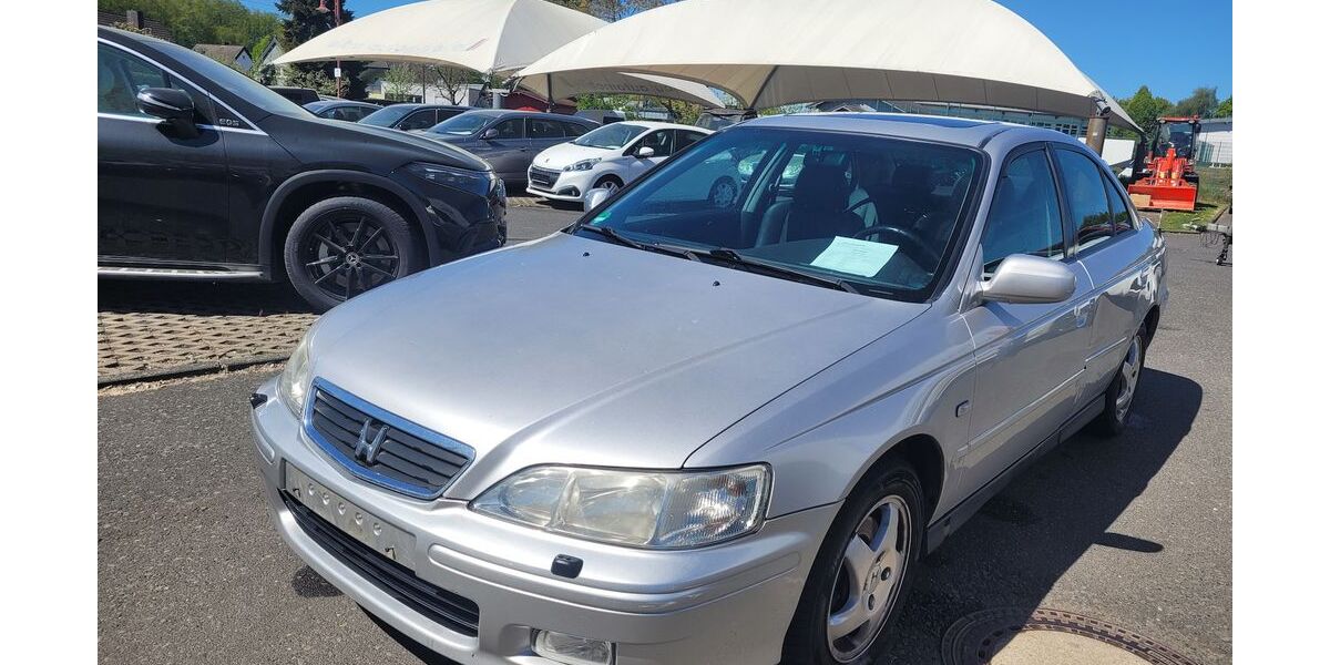 Honda Accord 182.683 km 1.590 &euro; Vettelschoss 53560