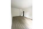 *NEU*NEU*NEU: frisch modernisierte 2 Zimmer, 2 Balkone mit Blick ins Grüne, neues Bad, neuer Boden