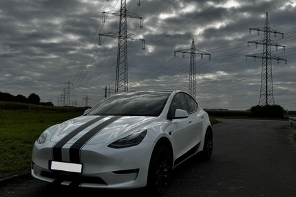 Tesla Model Y 19.000 km 45.500 € Köln 51143