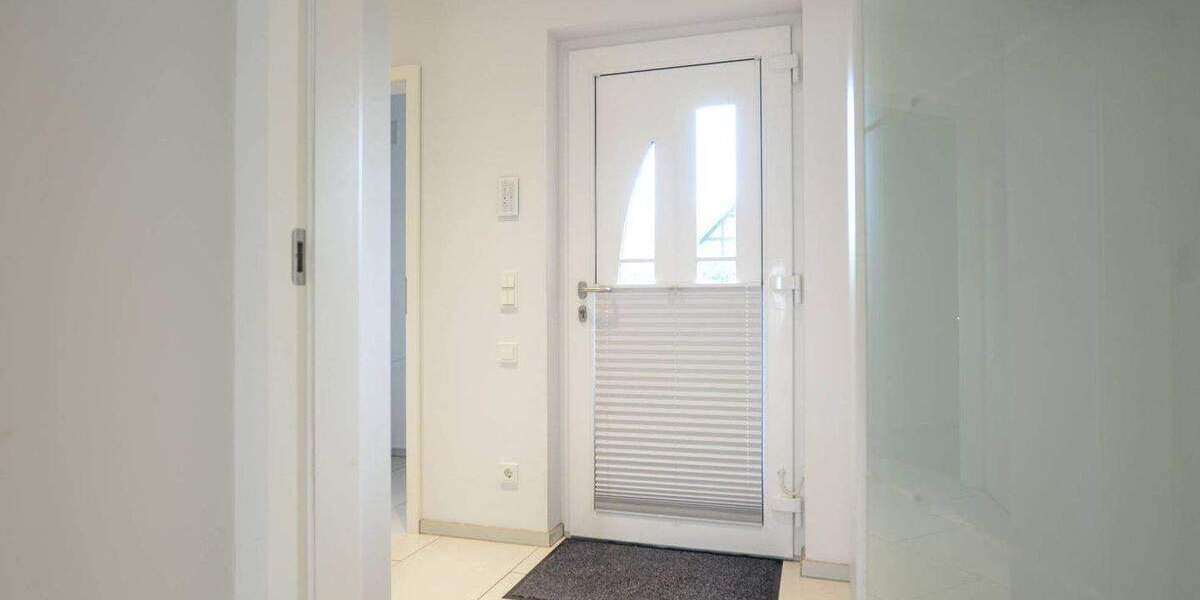 Neubaucharakter trifft Wohlfühloase: Hochwertig ausgestattetes Einfamilienhaus mit Außenpool! 6 zimmer