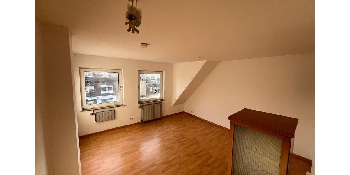 Dachgeschoßwohnung Hürth - 2.5 Zimmer, 73 m&sup2;, 1.000&euro; | Angebot:25855877