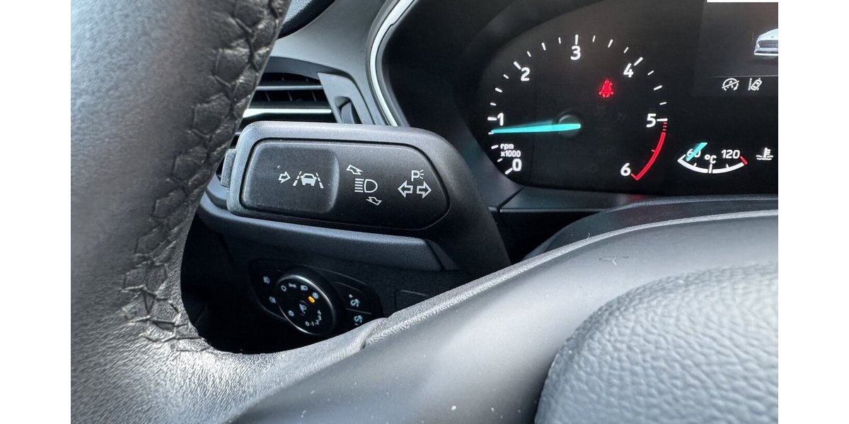 Ford Focus Navi+Temp+Sitzh+Spurh+CarPlay+6xServ+1H+E6 93.000 km 11.500 &euro; Erftstadt 50374
