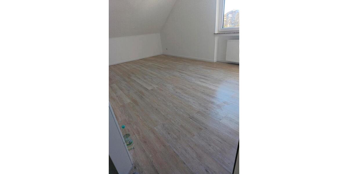 Dachgeschoßwohnung Wachtberg - 3 Zimmer, 90 m&sup2;, 850&euro; | Angebot:25793372