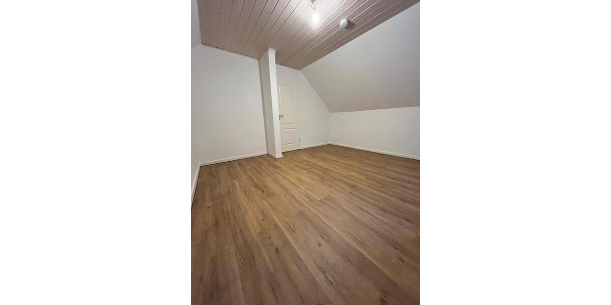 Dachgeschoßwohnung Rösrath - 3 Zimmer, 63 m&sup2;, 830&euro; | Angebot:25871336