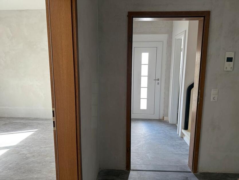Moderne Doppelhaushälfte mit 3 Etagen zu vermieten Maximal 5 p