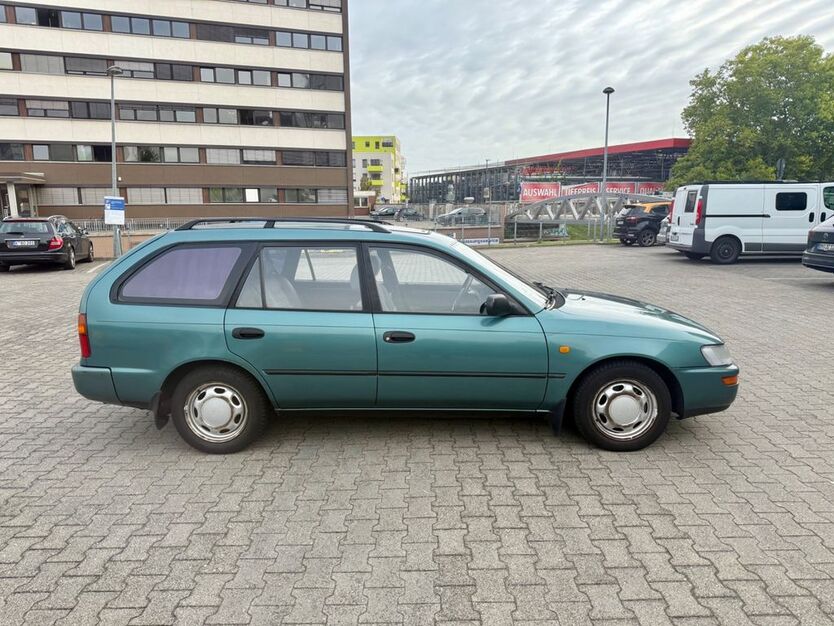 Toyota Corolla 189.000 km 3.300 € Köln 50825