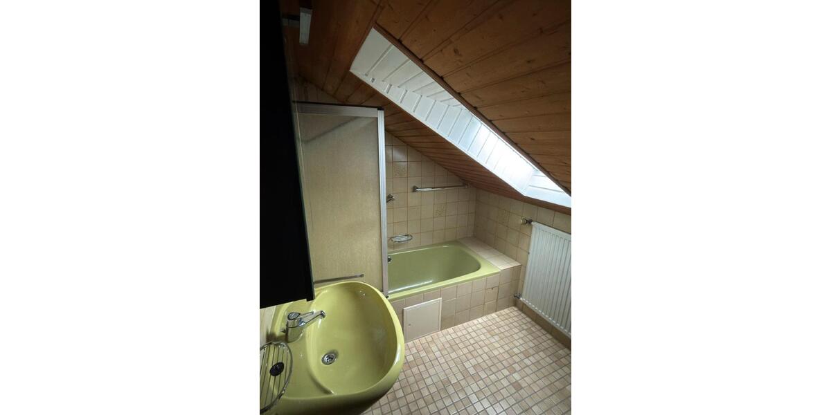 Dachgeschoßwohnung Sinzig - 2.5 Zimmer, 105 m&sup2;, 720&euro; | Angebot:25724562