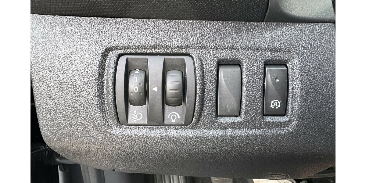 Renault Clio 90 Bose Klima Navi PDC SHZ ServNeu 60tkm 1Hd 60.000 km 11.500 &euro; Erftstadt 50374
