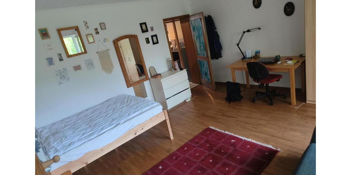 Large room in a 3-person shared flat for rent - fully furnished zimmer