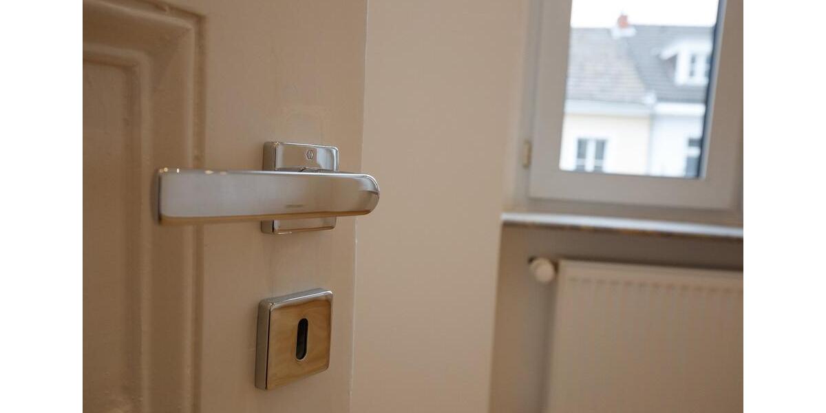 Etagenwohnung Bonn Gronau - 5 Zimmer, 120 m&sup2;, 1.800&euro; | Angebot:26349946