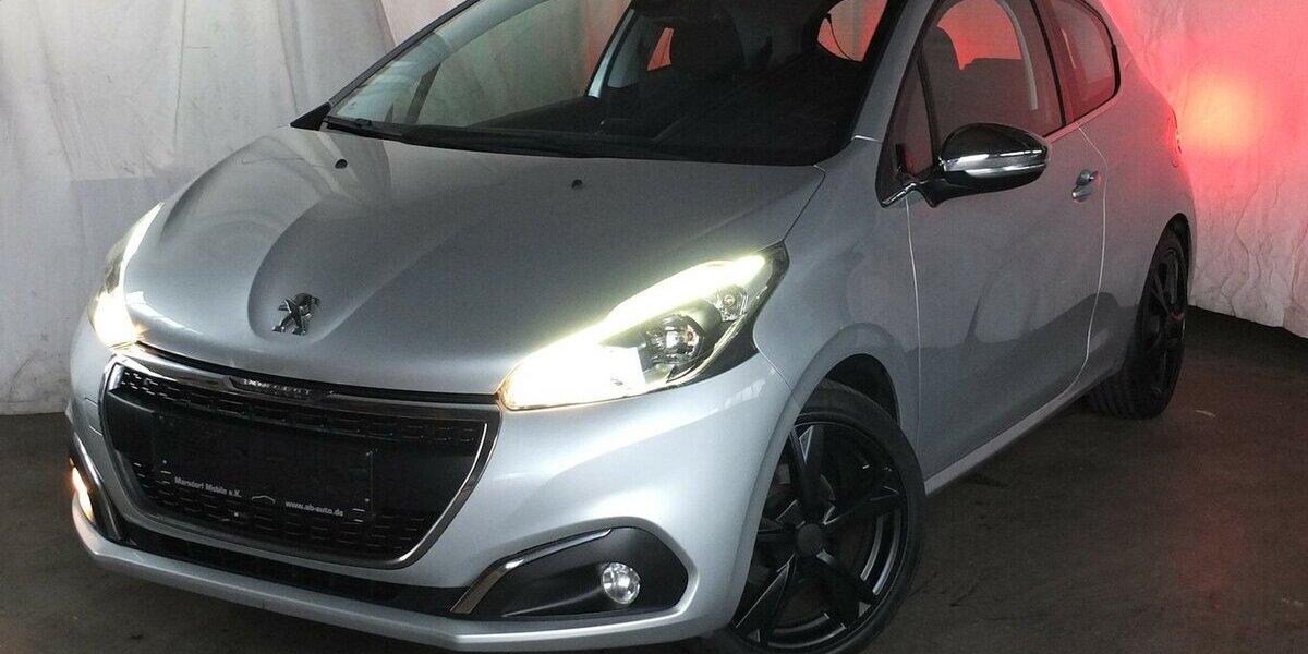 Peugeot 208 1.2 PURE TECH ALLURE KLIMA PDC SHZ SPORT LMF 98.599 km 7.500 &euro; Köln 50858