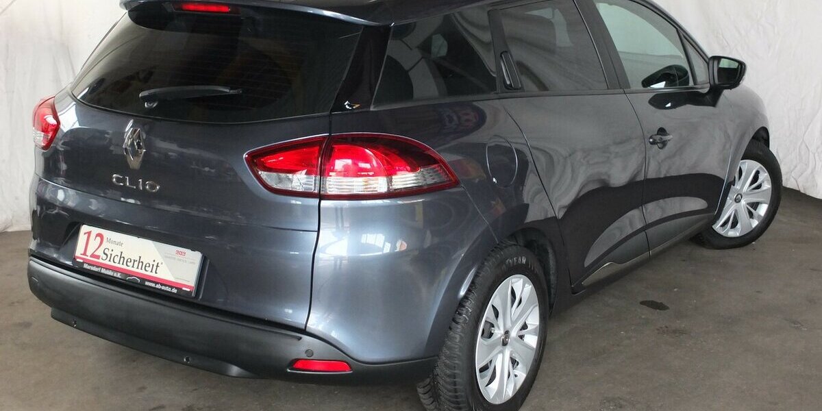 Renault Clio BLACK WEEK 25: EXPRESSION NAVI PARCTRONIC STA 118.021 km 7.904 &euro; Köln 50858