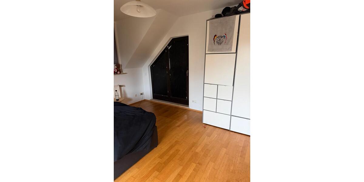 Etagenwohnung Hennef (Sieg) - 3 Zimmer, 92 m&sup2;, 1.250&euro; | Angebot:25756653