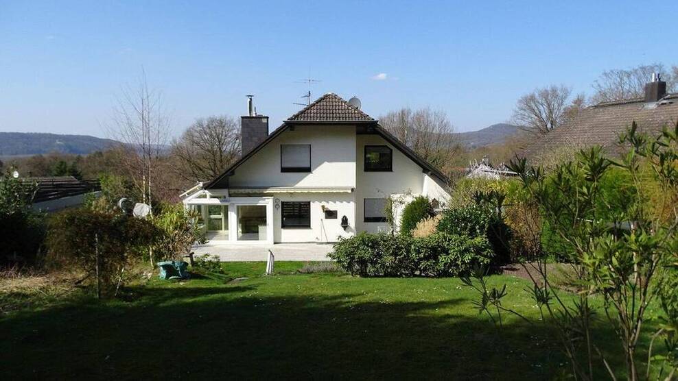 Ruhige Lage mit Blick auf Rhein und Bonn, großes Grundstück, schönes Haus mit EinliegerWohnung