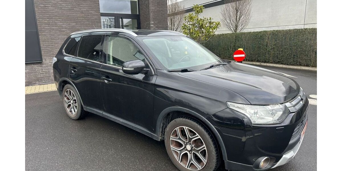 Mitsubishi Outlander 172.325 km 8.800 &euro; Wesseling - Köln 50389