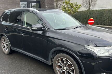 Mitsubishi Outlander 172.325 km 9.600 &euro; Wesseling - Köln 50389