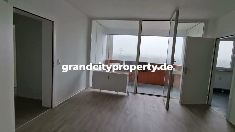 Große und frisch renovierte 3-Zimmer-Wohnung mit Balkon und zwei Bädern zimmer