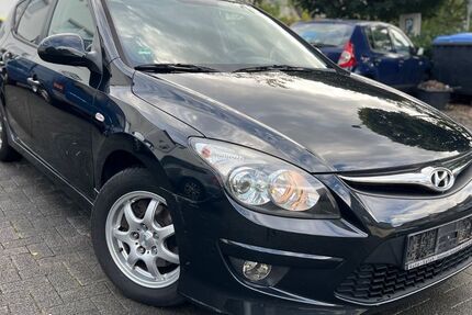 Hyundai i30 207.000 km 3.199 € Bergisch Gladbach 51469