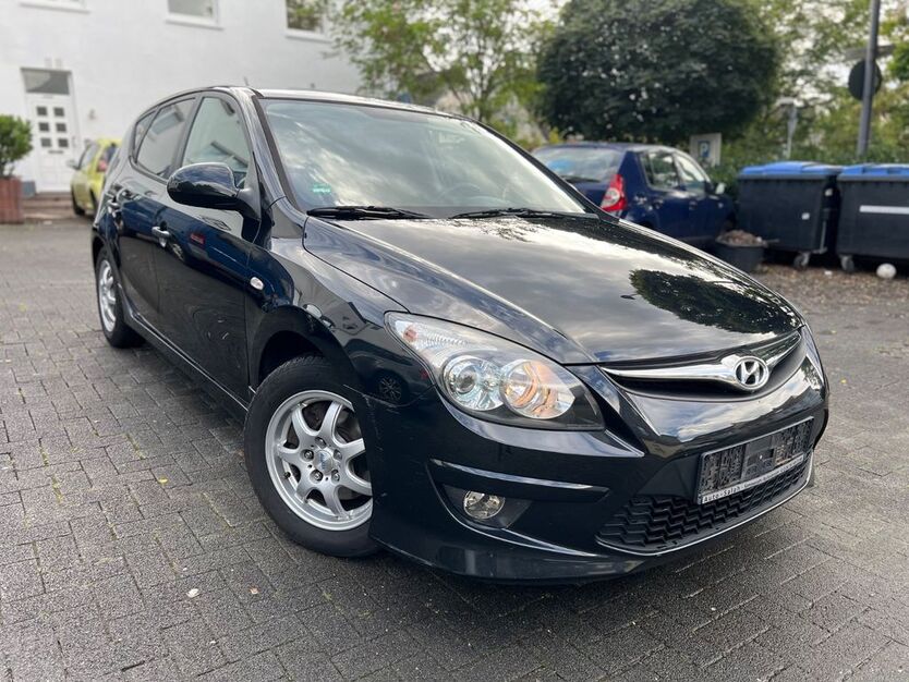 Hyundai i30 207.000 km 3.199 € Bergisch Gladbach 51469