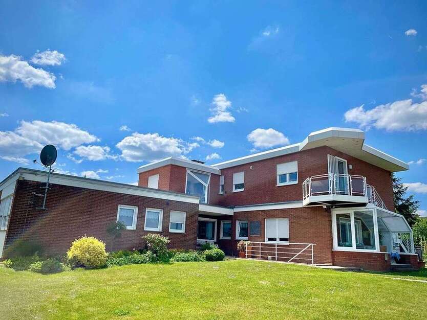 Haus zum Kaufen in Euskirchen 890.000 € 336.87 m²