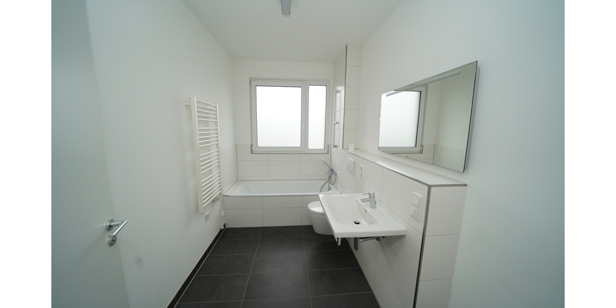 Hier lässt sichs leben! - Traumhafte 4-Zimmer-Wohnung mit 2 Bädern und einer sonnigen Dachterrasse 4 zimmer