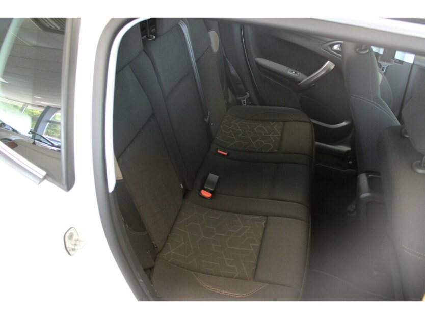 Peugeot 2008 PureTech Active Klima - Shz. 29.998 km 10.780 € Euskirchen 53881