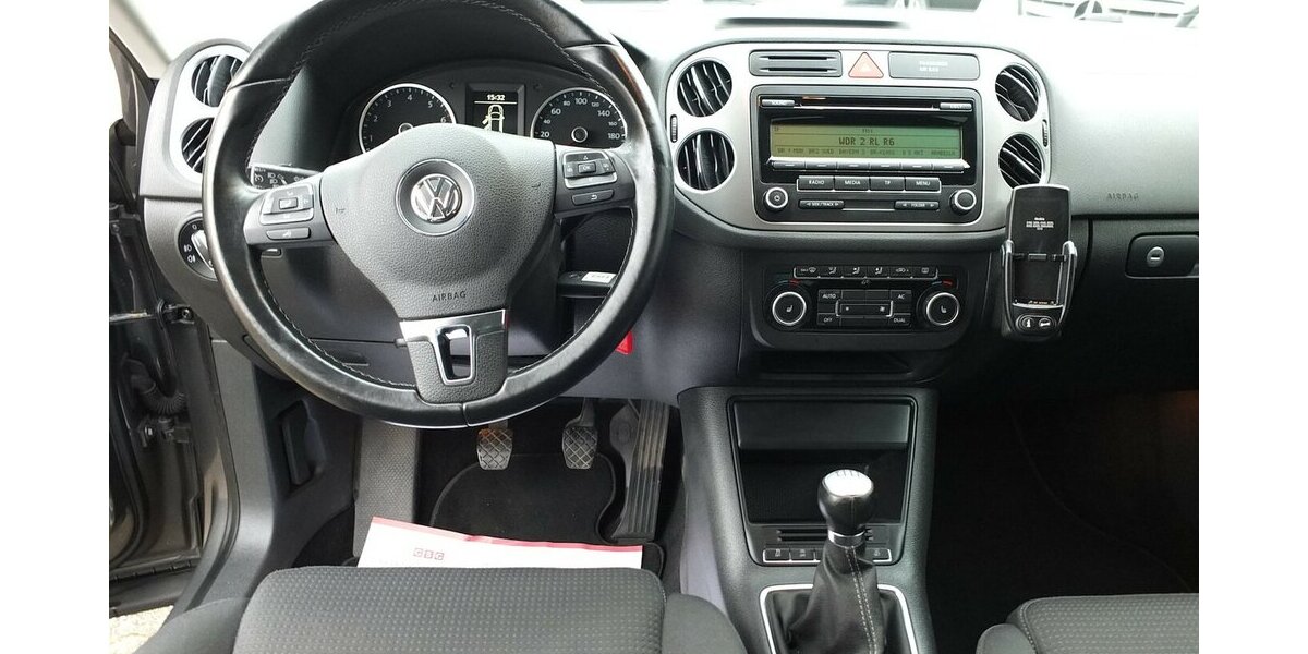 VW Tiguan TEAM orig.ATM ca 52 tkm XENON AHK PARKPILOT 112.432 km 10.598 &euro; Köln 50858