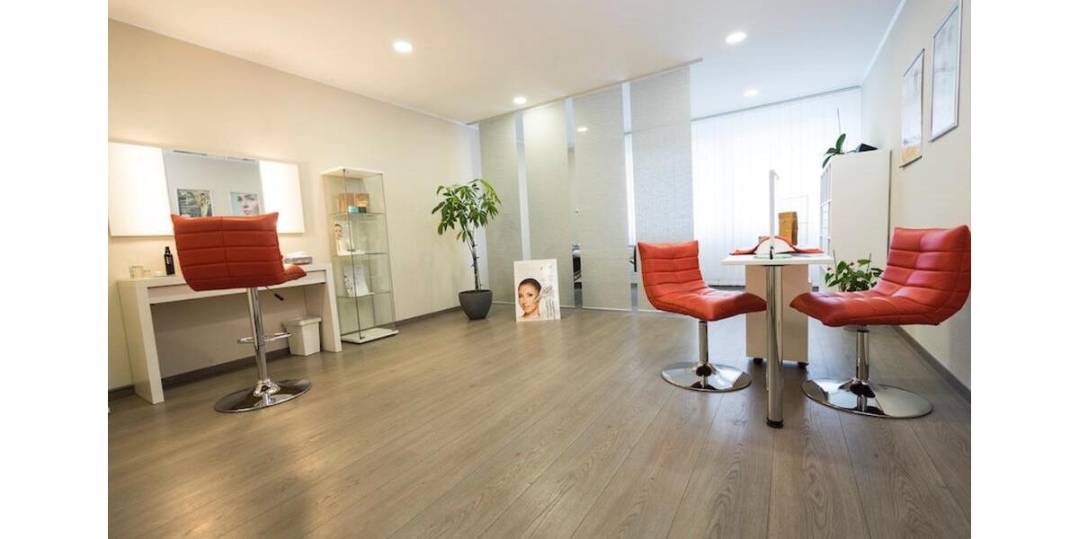 Praxis-Büroräume in Refrath-Zentrum zimmer