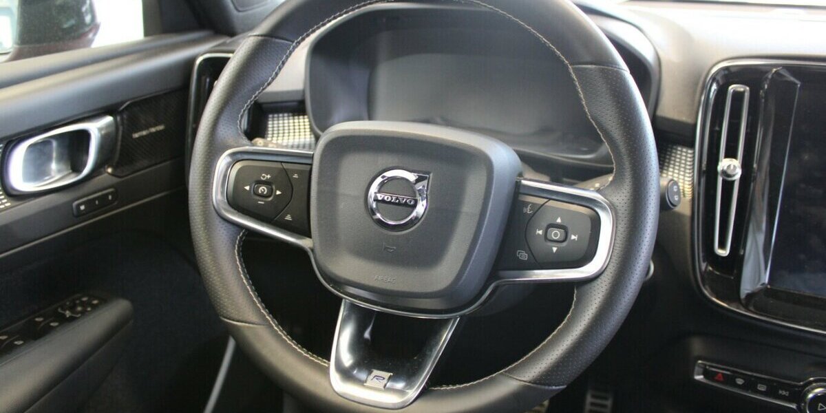 Volvo XC40 T5 AWD Geartronic R-Design 44.420 km 25.980 &euro; Euskirchen 53881